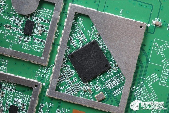 拆機(jī)實(shí)驗(yàn)室：探秘鋼筋鐵骨下的斐訊K2P