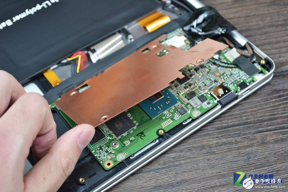 低價(jià)輕薄本質(zhì)量如何 臺(tái)電F7拆機(jī)圖賞