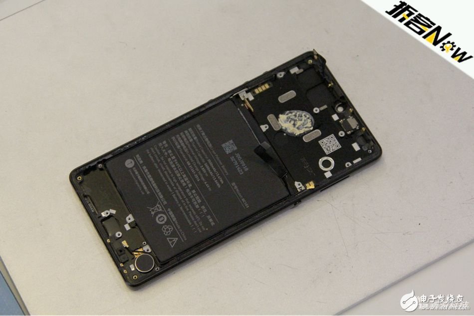 堅果R1首發(fā)拆解 來看看真旗艦的內(nèi)部設(shè)計