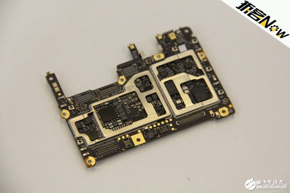 堅果R1首發(fā)拆解 來看看真旗艦的內(nèi)部設(shè)計